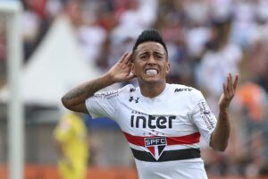 Filtran video de jugador de la sele peruana sacudiendo a su lapa