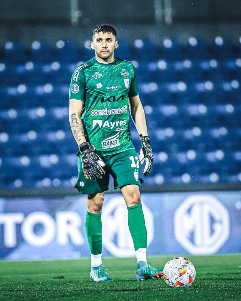El arquero de Ameliano “explotó” al final del partido y habló de “burlas” desde Olimpia