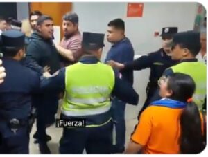 (VIDEO)Funcionario de la muni de San Lorenzo repartió sopapos a una mujer