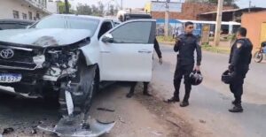 Joven finge estar interesado en comprar una camionetaza y se lo lleva: Opa en una feroz persecución, choque y detención