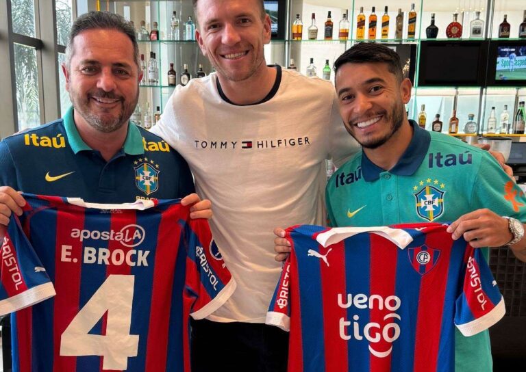 Jugador de la sele Brasil mostró en sus redes su regalo: Una camiseta de Cerro