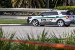 Policía confirma que detenido por intentar atentar contra Trump tenía un rifle AK-47