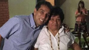 [VIDEO] ¡Ña Tora derramaba agua por la cara a las “busconas” de Pipino!