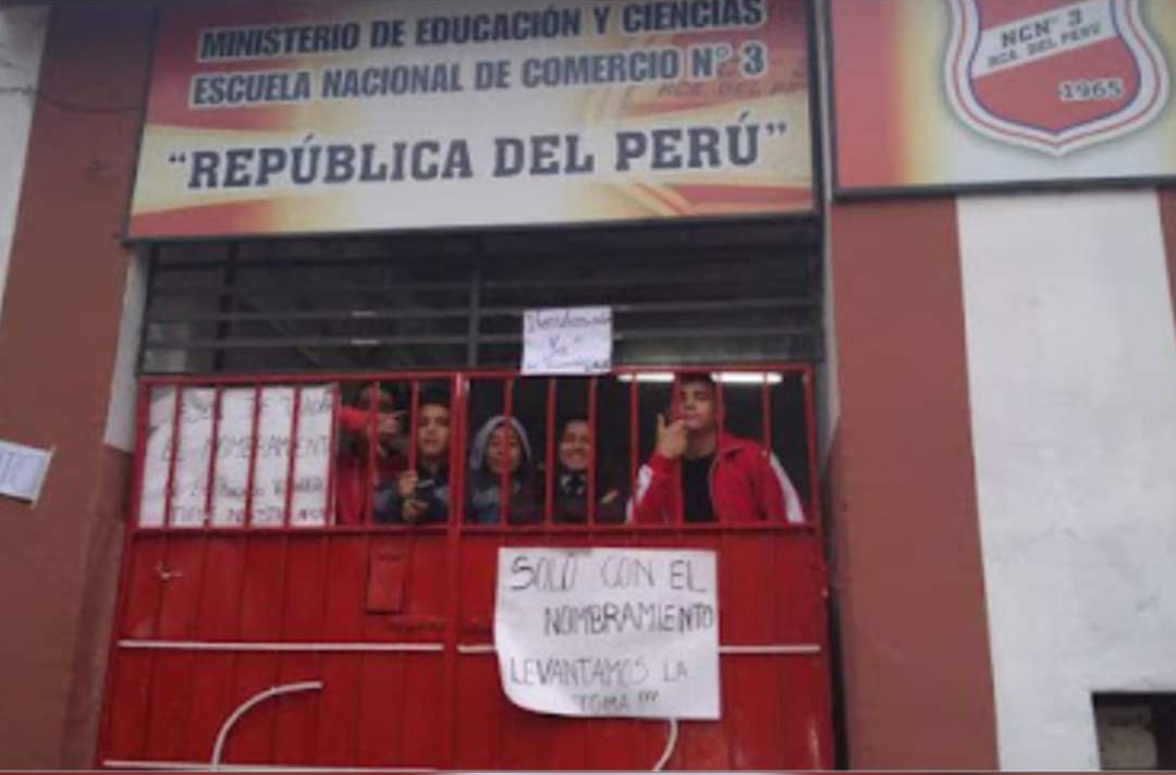 Popular / Pillan a estudiante con un arma de fuego dentro del colegio