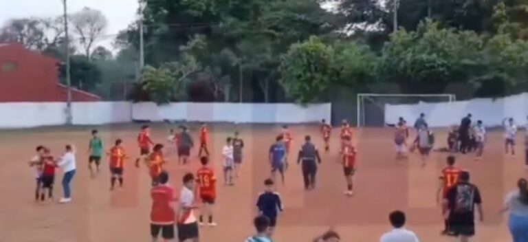 (VIDEO) Sale a la luz video donde Ismael Dominguez cayó tras la gresca del partido entre Nacional y Boquerón
