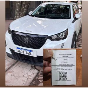 Denuncian robo de vehículo en conocido shopping aún teniendo que entregar ticket de salida