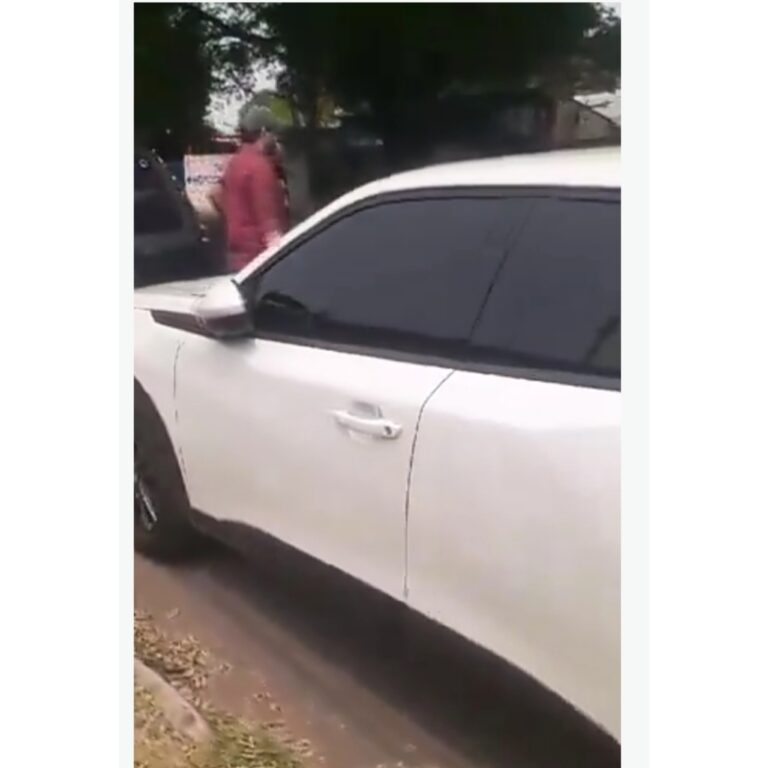 Encuentran vehículo robado de shopping de Asunción