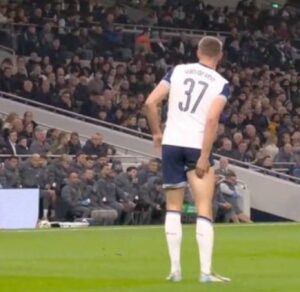 (VIDEO) Literal: ¿Pelotero se cagó todo en la cancha?