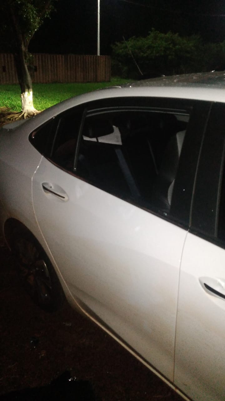 Ladrones aprovechan que feligreses estaban en la misa para robar dinero de auto
