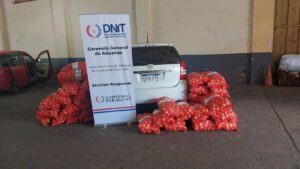 Puente de la Amistad: quisieron meter 1000 kilos de cebolla y fueron aprehendidos