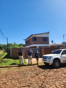 Cabecillas de red de estafadores tenían arresto domiciliario, pero no estaban en su casa
