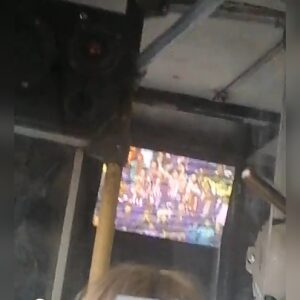 (VIDEO) Pasajeros vieron en colectivo partido de Paraguay gracias a chofer