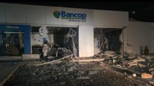 ¡Grupo comando hace volar un banco en Alto Paraná!