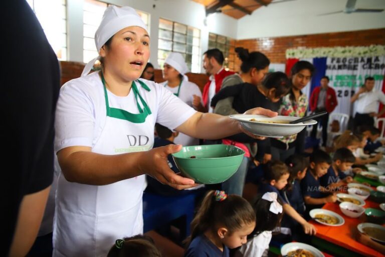 Ecuador está interesado en replicar el programa Hambre Cero en las escuelas