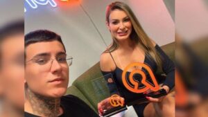 Laburan juntos en plataforma para adultos: el hijo filma y la madre “actúa”