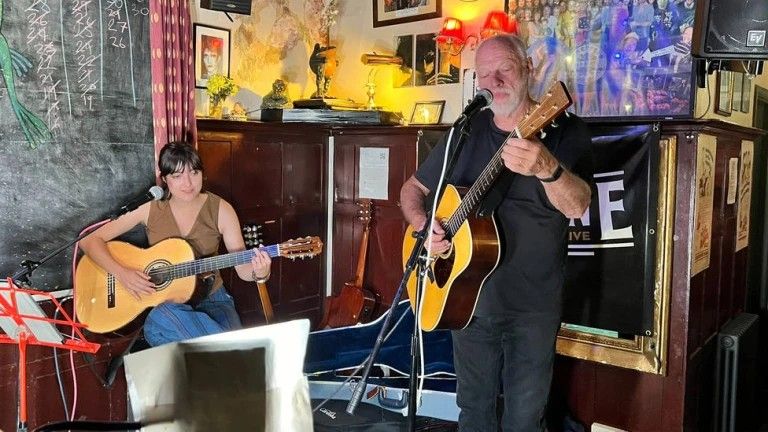 David Gilmour y su hija Romany. (rockfm.fm)