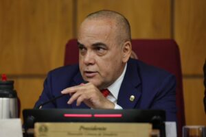 (VIDEO)Recuerdan que Mario Abdo y Hugo Velázquez usaron avión de Zucolillo para campaña política