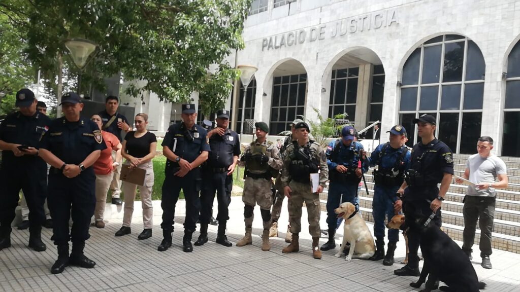 Popular / Kurepas relacionan amenaza de bomba en el Palacio de Justicia ...