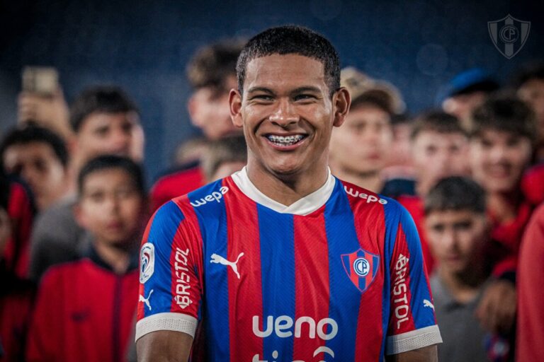 Diego León estaría más cerca de ir al Manchester United