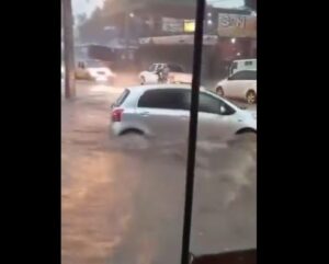 (VIDEO). Tormenta ikachopava inundo todo