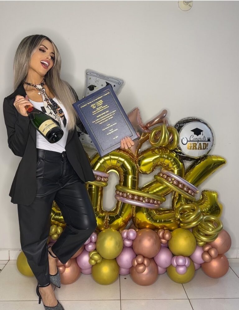 ¡Maína de Olimpia ya es toda una licenciada!