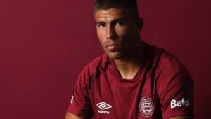 Así fue presentado Ronaldo Dejesús por el Lanús