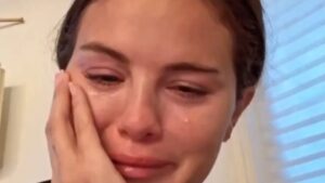 (VIDEO) ¿Qué le pasó? ¡Selena Gómez apareció llorando en sus redes!