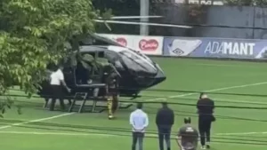 Neymar llegó en helicóptero a su primer día de entrenamiento