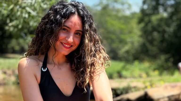 (GALERÍA) ¡Mamau! Esta cantante folclórica nacional se destapó en un arroyito
