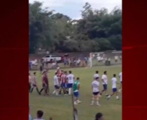 (VIDEO)Peloteros se agarraron a golpes en la final de la Liga Guaireña
