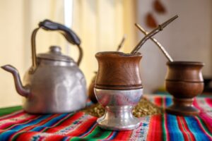 Tomar mate en verano puede llevar a al deshidratación, he’i médico