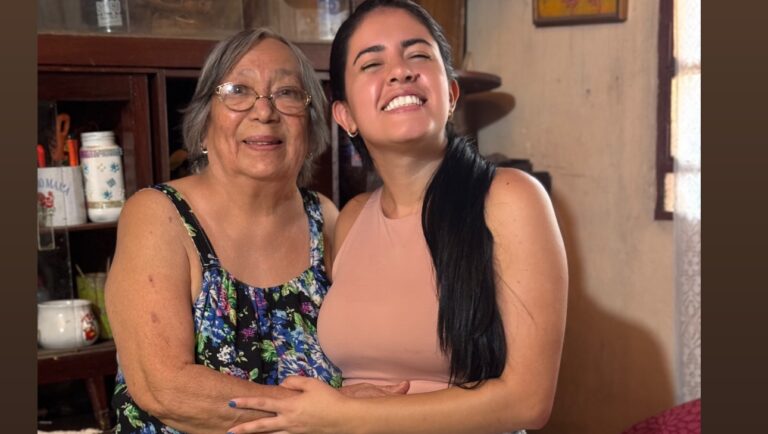 Mily Brítez vio su álbum familiar con su ex profe y encontró en una foto un defecto que tiene de chiquita