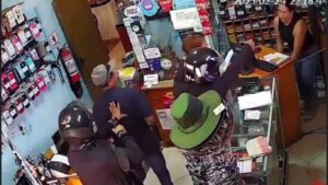 (Video) Motocas perpetraron violento asalto y se llevaron celulares en Yby Yaú
