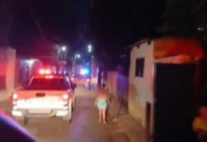 Detienen a joven con frondosos antecedentes en la Chacarita y vecinos quisieron rescatarlo