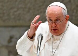 Papa Francisco volvería al vaticano en 15 días