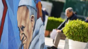 Papa Francisco evoluciona bien: médicos están optimistas