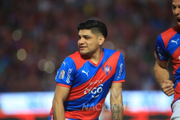 En Chile hablan del platal que gana el ex Cerro, Claudio Aquino, en Colo Colo