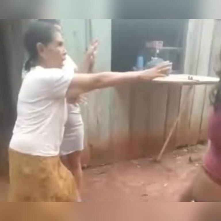 (VIDEO)¡Mujeres se atacaron a varillazos en medio de discusión!