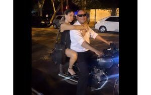 Porque ganó Paraguay, Ruth Alcaraz  se paseó moto’ari con su compa de facu