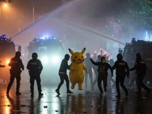 (VIDEO) “Pikachu” corrió por su vida, huyendo de la policía