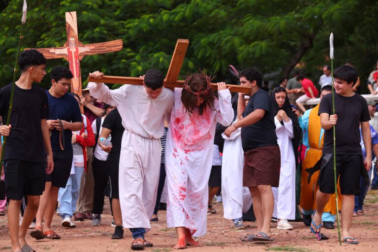 (GALERIA)Recrearon a “Pasión de Cristo” en Areguá