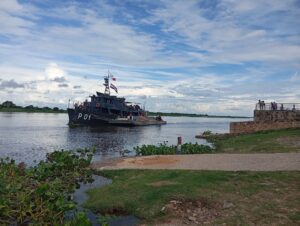 (VIDEO) El Buque Capitán Cabral lleva ayuda humanitaria a ciudades chaqueñas afectadas por las inundaciones