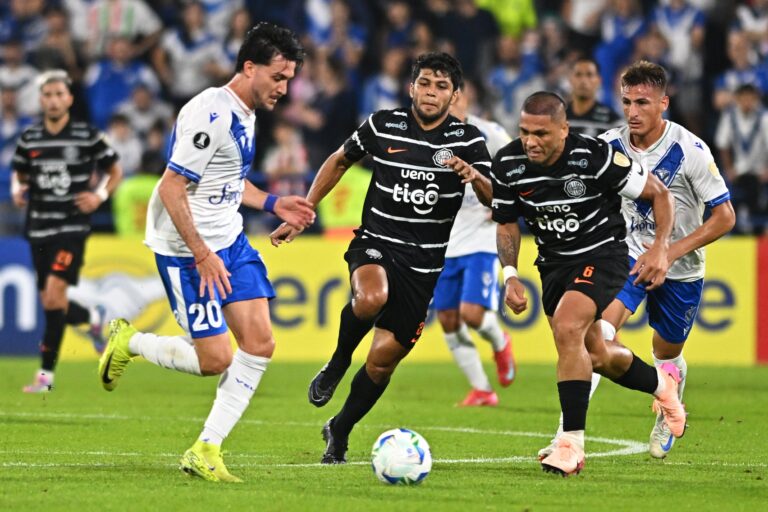 ¡Partidazo! ¡Por “centímetros”, Olimpia no le ganó a Vélez!