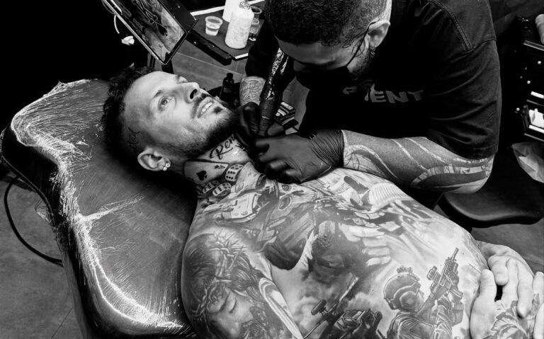 “Pipa” Benedetto se mandó hacer un tatuaje más aprovechando sus días libres