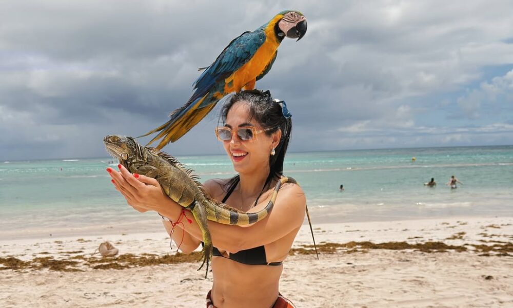 La ex Miss Tanga mostró los “bichos” que tuvo en sus manos en el Caribe