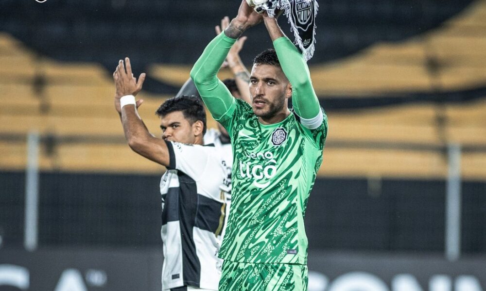 Olimpia ilusionó, pero terminó perdiendo ante Peñarol