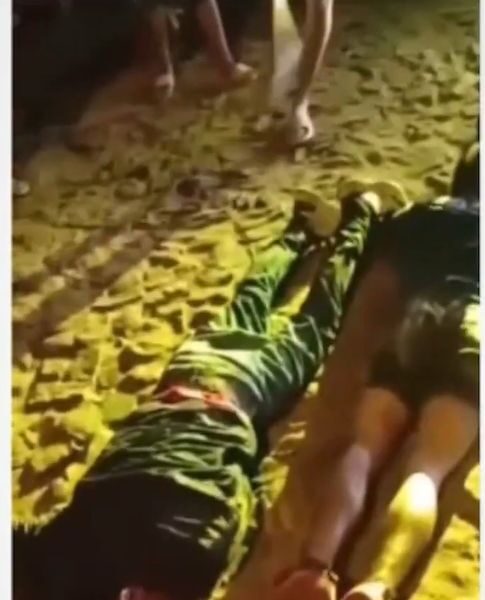 (VIDEO) ¡A cintarazos corrigieron a motochorros en Limpio!