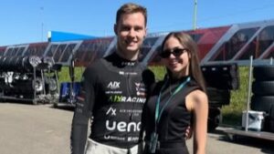 (GALERÍA) ¡Mañami! ¡La chuli de Joshua Duerksen viajó para apoyar a su chuli en la carrera de hoy!