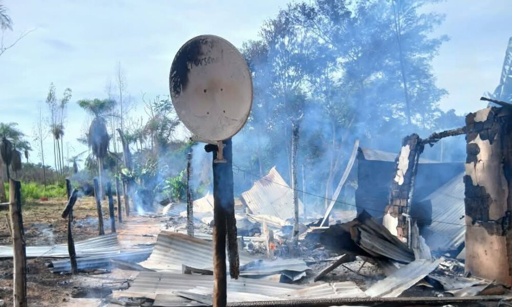 Caazapá: Madre y sus hijos quedaron en la calle tras incendio de su casa