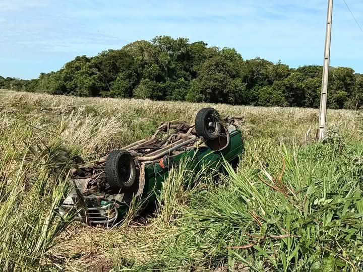 Trágico vuelco en Ñeembucú deja dos fallecidos y varios heridos